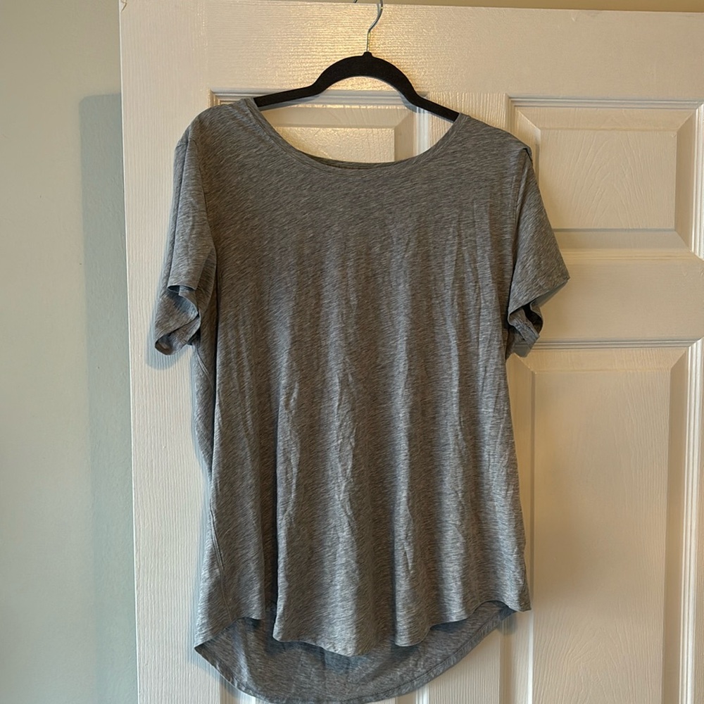 Lululemon women’s shirt. Only worn once.